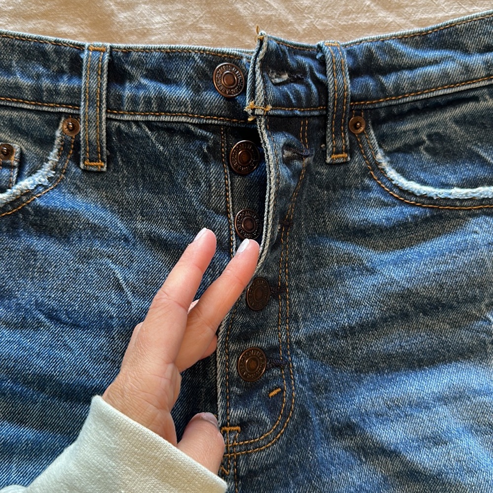 ABERCROMBIE button fly short - Picture 2 of 3
